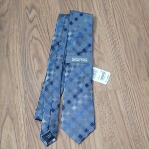 Kenneth Cole Reaction Men's Tie in Gray and Blue Checkered Pattern